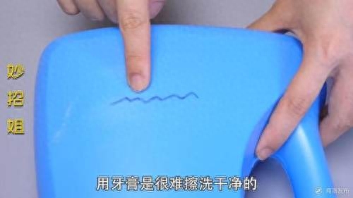 鞋子晒黄了怎么洗白啊（白鞋发黄变脏解决方法） 第13张