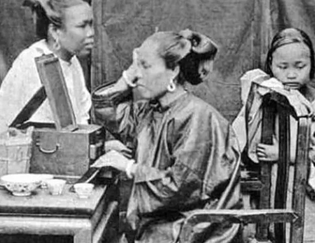 1925年，女匪“驼龙”被枪决，行刑前身穿丝绸旗袍，高喊我不怕死 第11张
