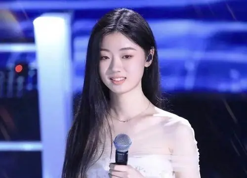 "天之骄女"单依纯：18岁夺《好声音》冠军，后被5人集体投票淘汰 第9张