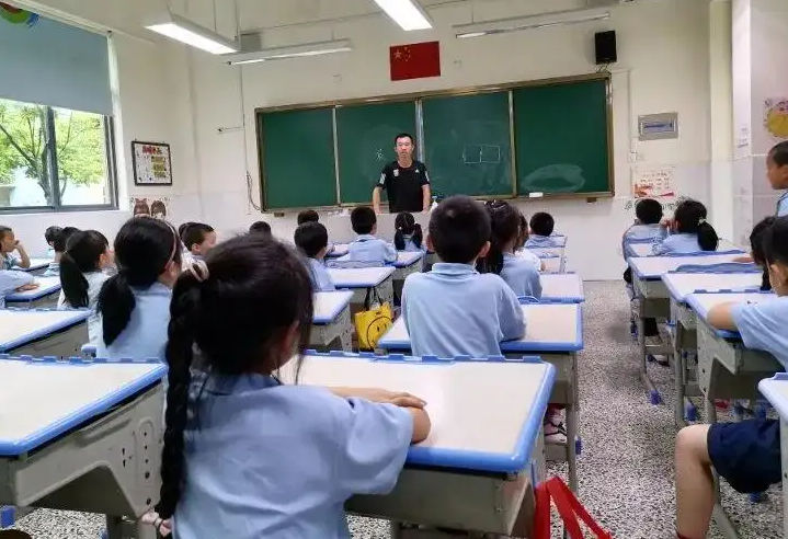 曹文轩被实名举报，被指出“夹带私货”，官方澄清，网友不信服 第15张