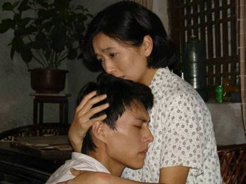 与二婚妻子相守11年，演20年配角终成名，靳东到底有何本事？ 第31张