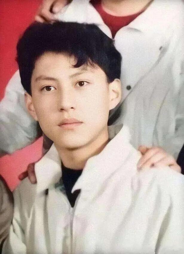 与二婚妻子相守11年，演20年配角终成名，靳东到底有何本事？ 第7张