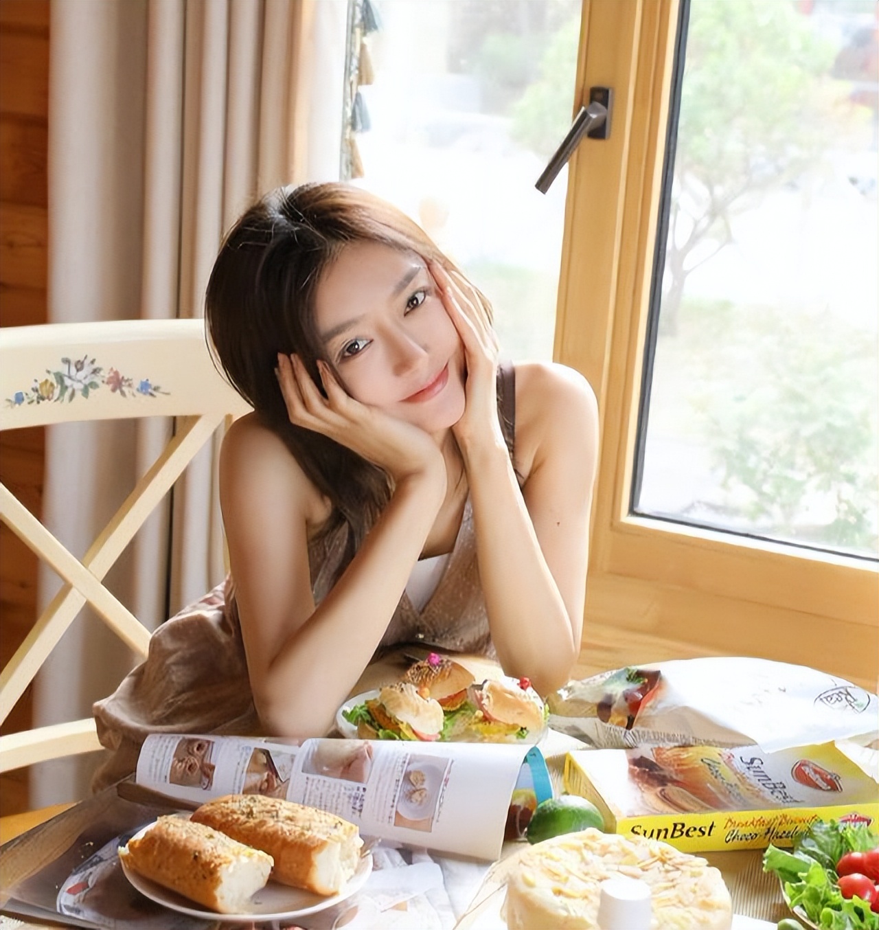秦岚：两段感情无疾而终，42岁仍未婚，爱情绝不将就 第45张