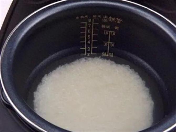电饭煲蒸米饭水和米的比例多少（蒸米饭水和米的比例） 第1张