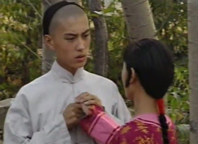 与二婚妻子相守11年，演20年配角终成名，靳东到底有何本事？ 第17张