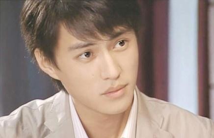 与二婚妻子相守11年，演20年配角终成名，靳东到底有何本事？ 第9张