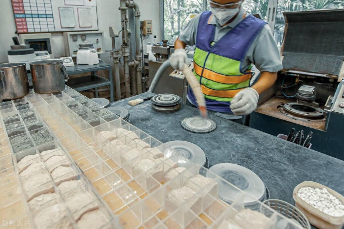25水泥多久凝固好（水泥初终凝时间分析）"
